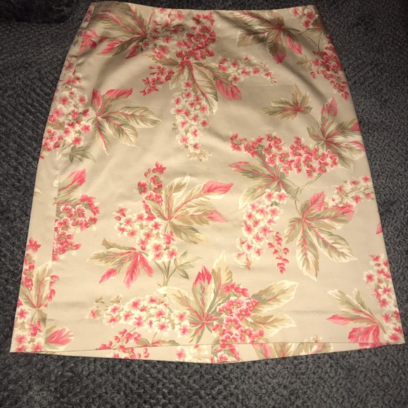 Beautiful Floral Design Pencil Skirt (6) - Picture 6 of 6